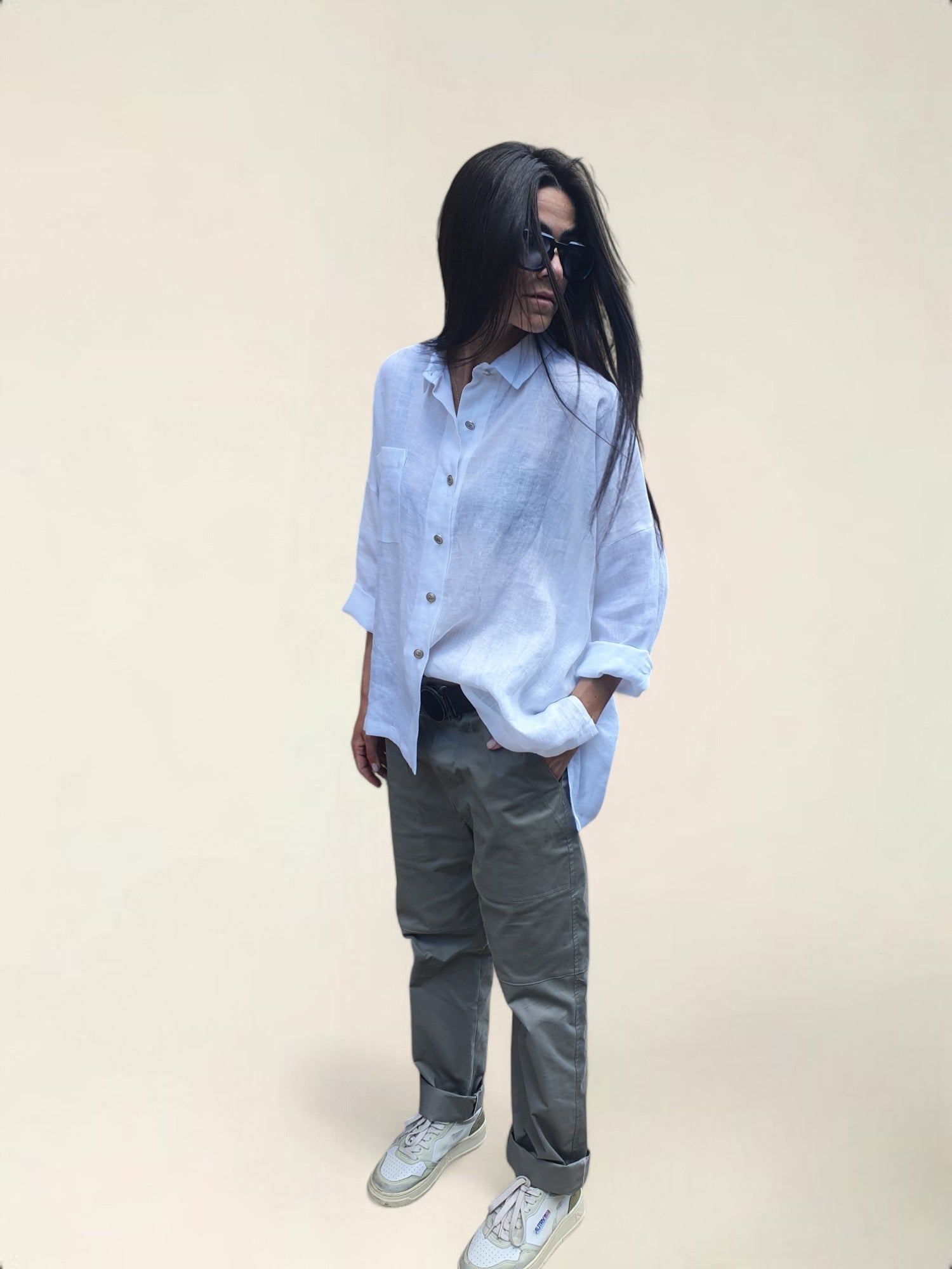 חולצה עם כיס בצד