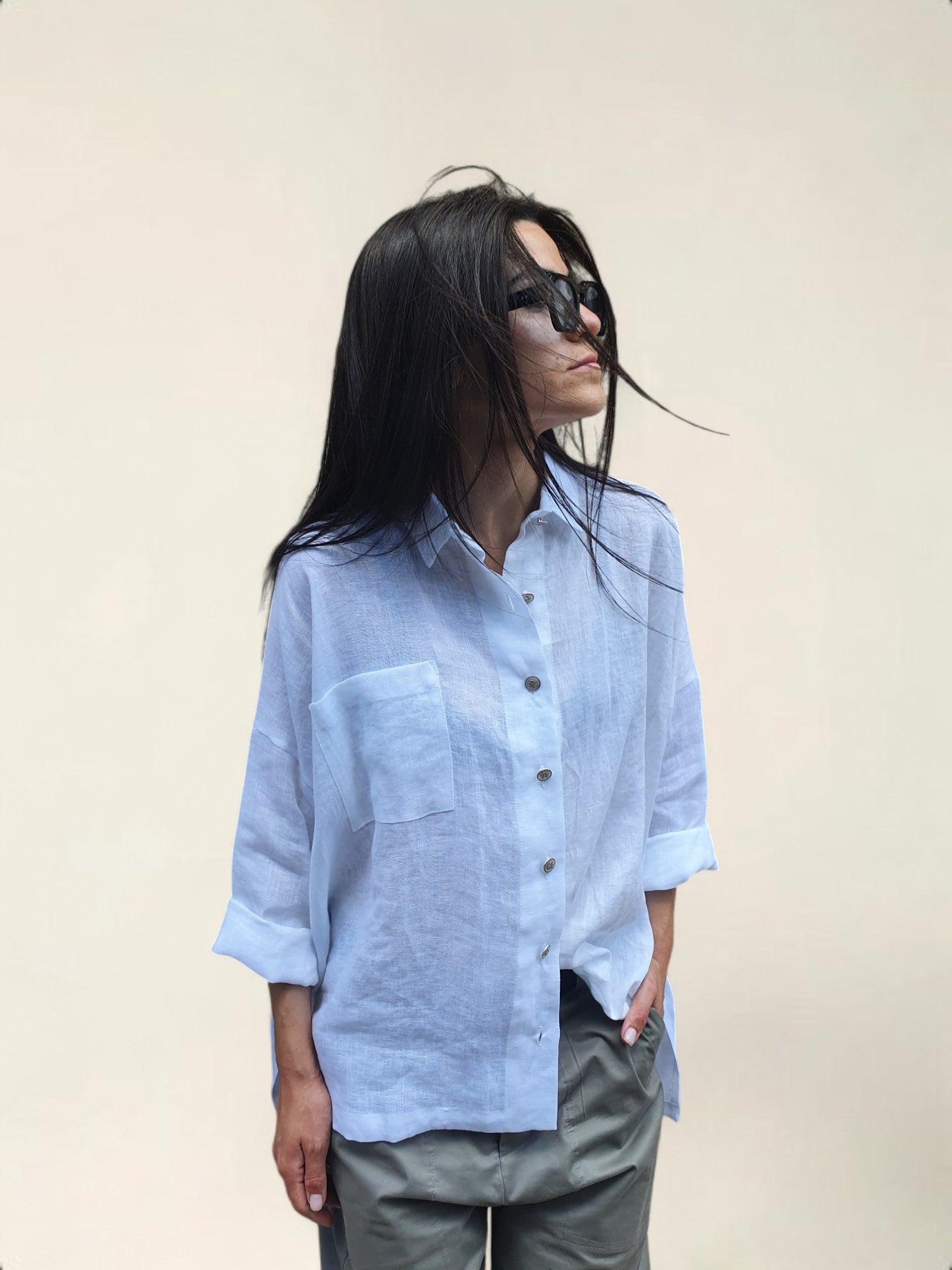 חולצה עם כיס בצד