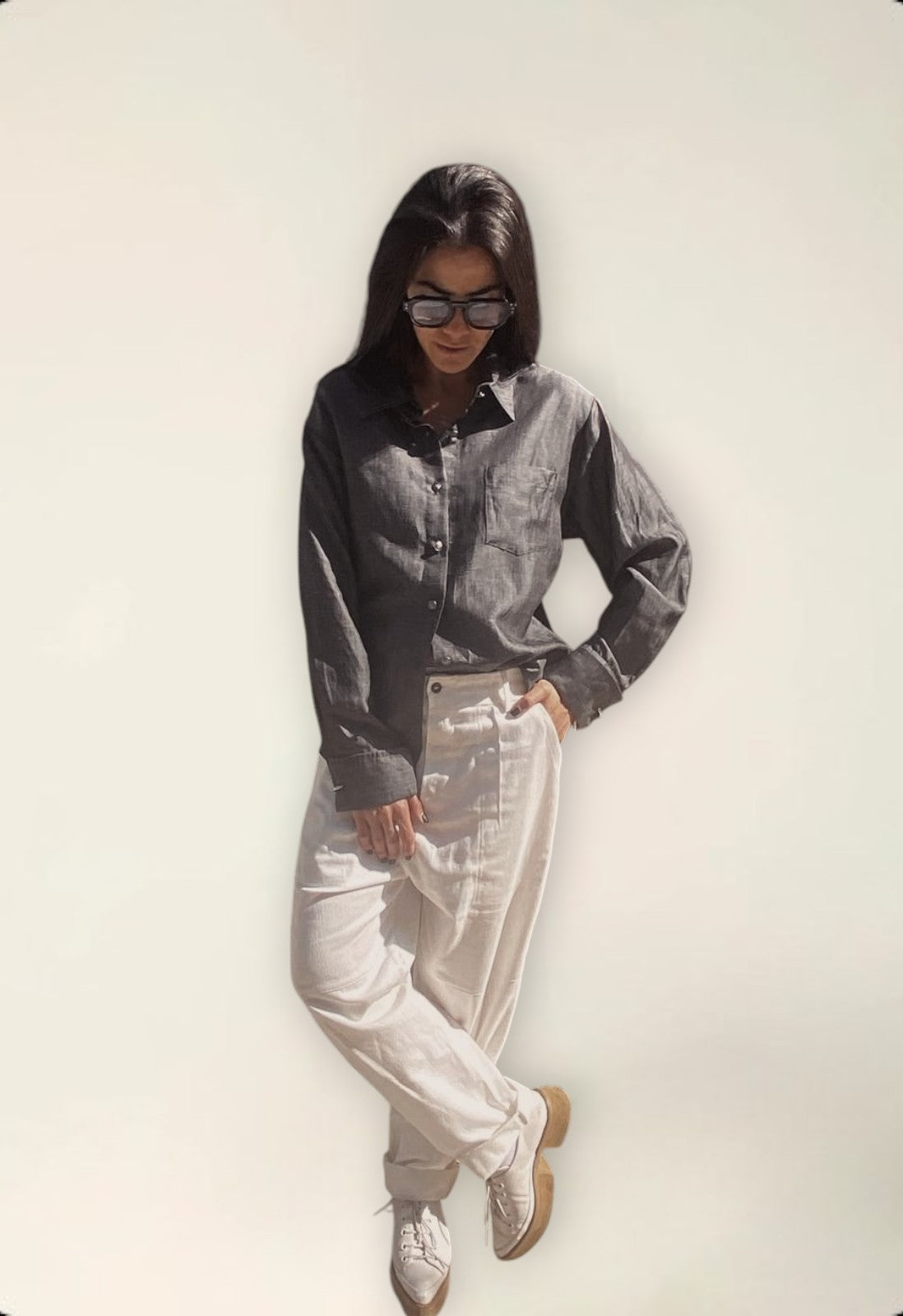 חולצה עם כיס בצד